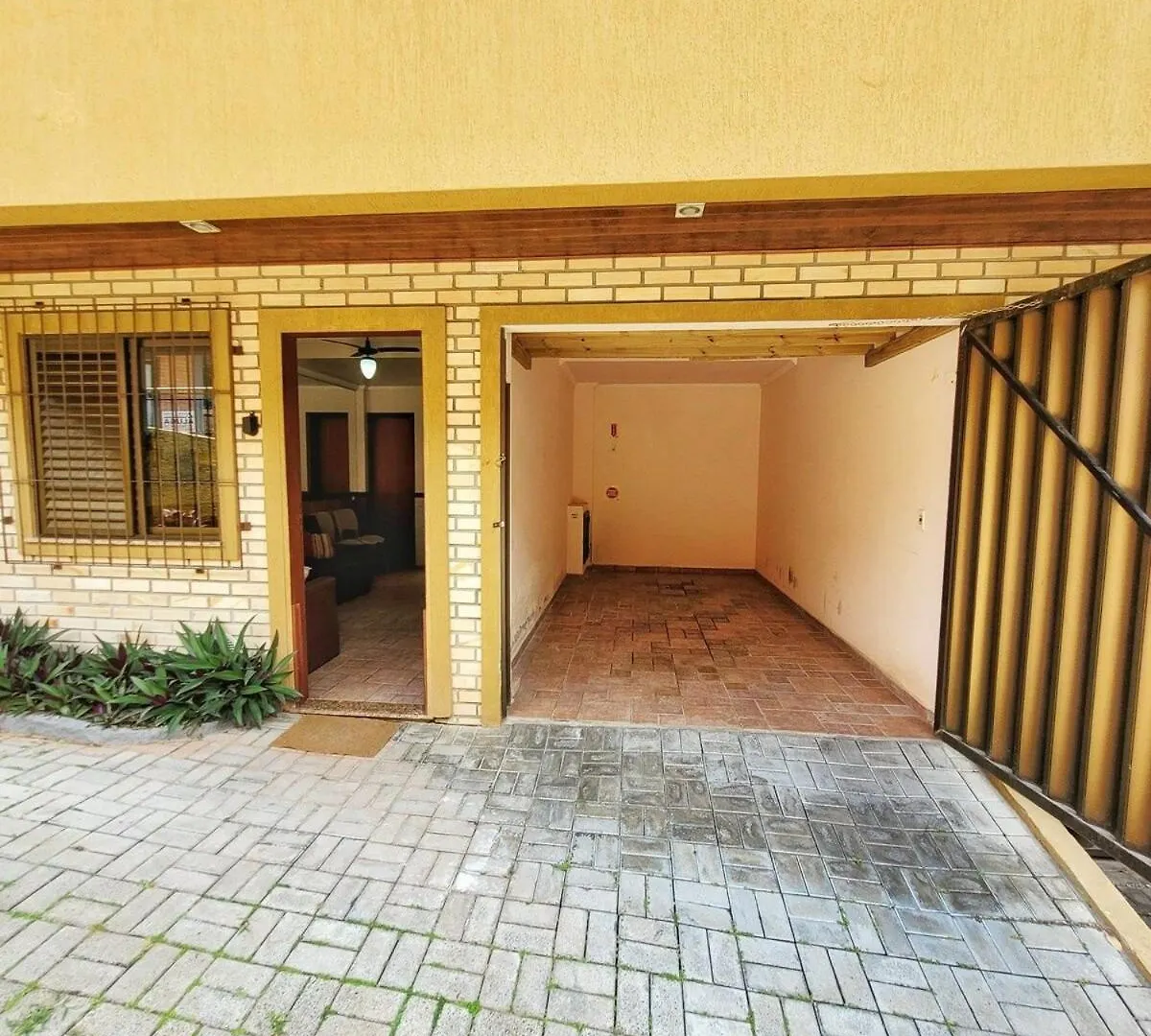 Linda Casa 2 Suites, Piscina Condominio 60 M Praia Bombinhas 0*,  Brazil