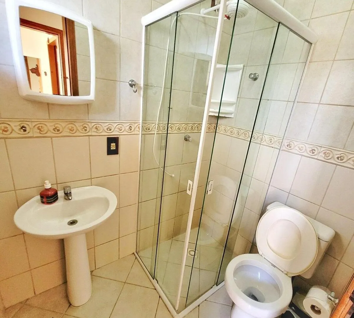 Linda Casa 2 Suites, Piscina Condominio 60 M Praia Bombinhas 0*,  Brazil